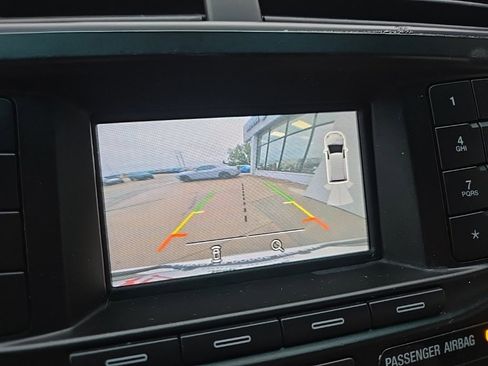 Used 2017 Ford Explorer XLT image 5