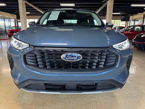 Used 2025 Ford Escape Active w/ Active Premium Tech Pack FWD image 2