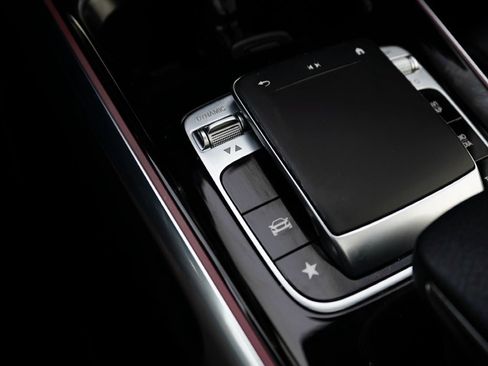 Used 2020 Mercedes-Benz GLB 250 4MATIC image 70