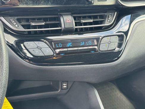 Used 2019 Toyota C-HR LE FWD image 22
