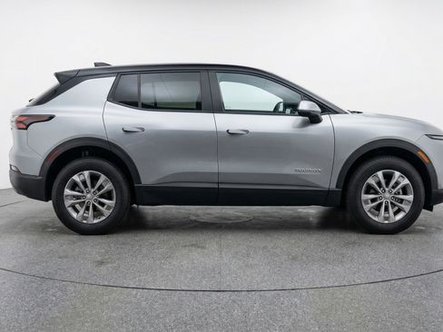 Used 2025 Chevrolet Equinox LT FWD image 11