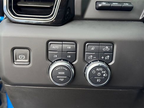 Used 2022 GMC Sierra 1500 AT4 image 24