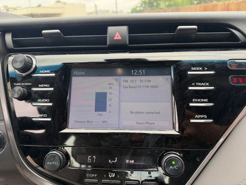 Used 2018 Toyota Camry SE w/ Moonroof Package FWD image 28