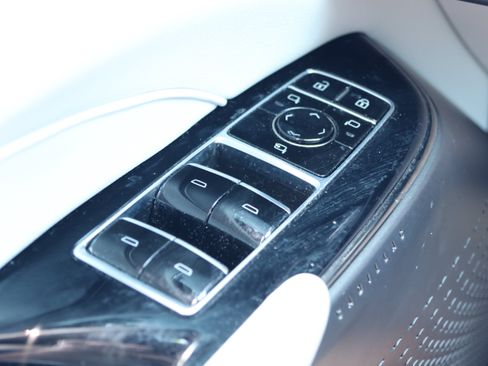 Used 2024 Cadillac Lyriq Luxury RWD image 14