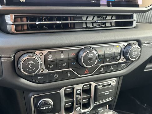 New 2026 Jeep Wrangler Unlimited Rubicon AWD/4WD image 22