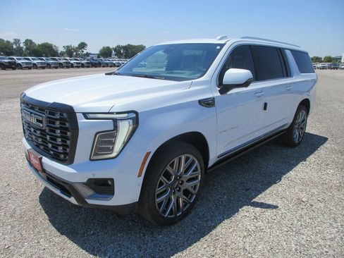 New 2026 GMC Yukon XL Denali Ultimate AWD/4WD image 9