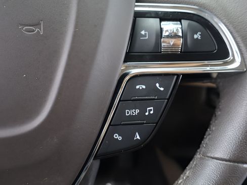 Used 2022 Lincoln Nautilus FWD w/ Premium Package image 24