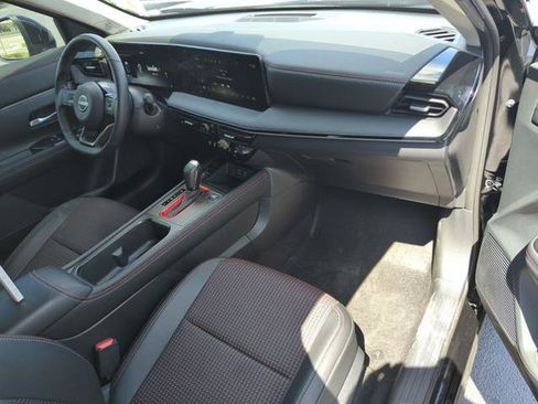Certified 2025 Nissan Kicks SR FWD image 22