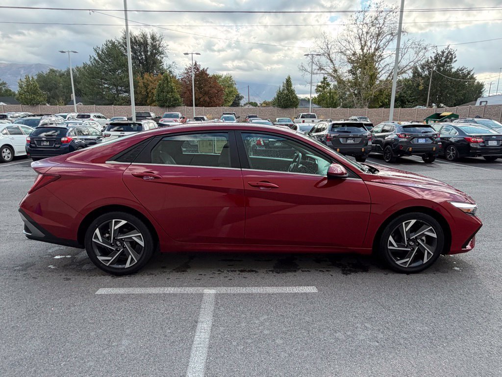 Used 2025 Hyundai Elantra SEL FWD image 5