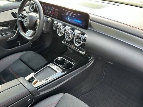 Used 2025 Mercedes-Benz CLA 250 4MATIC image 9