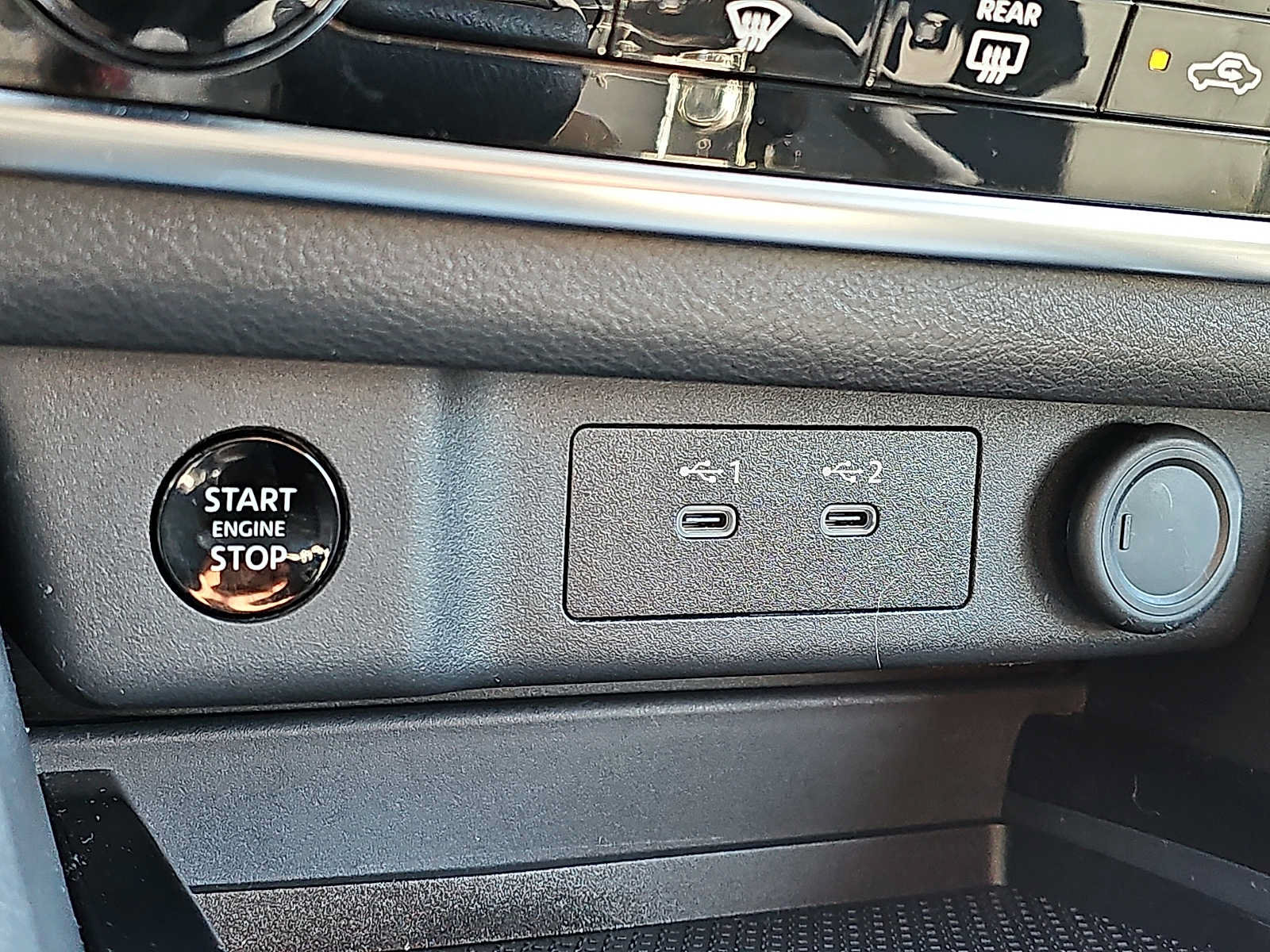 Used 2025 Nissan Rogue S AWD/4WD image 23