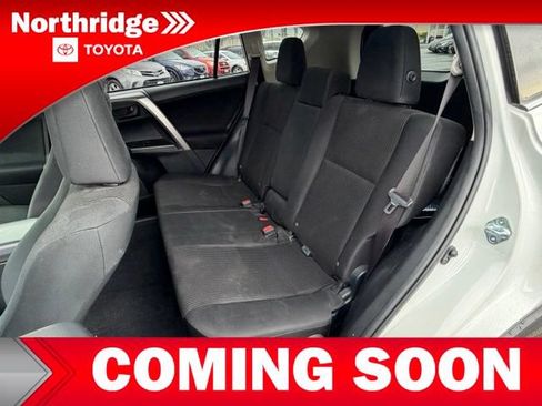 Used 2018 Toyota RAV4 LE FWD image 7