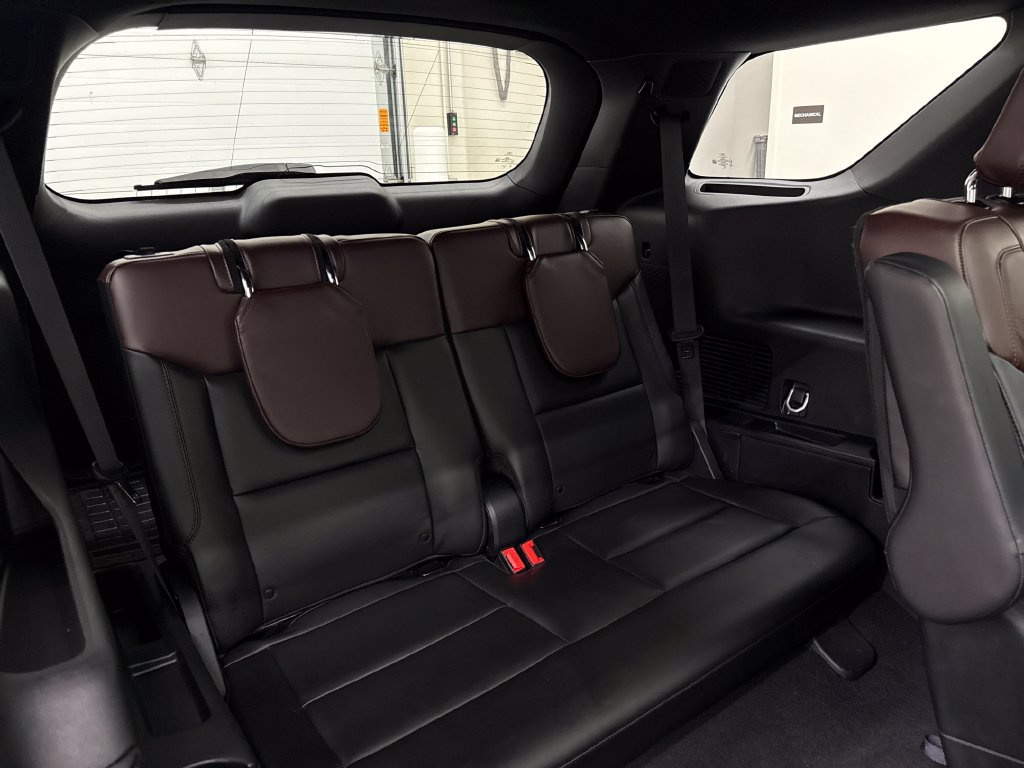 Used 2023 Ford Explorer Platinum AWD/4WD image 31