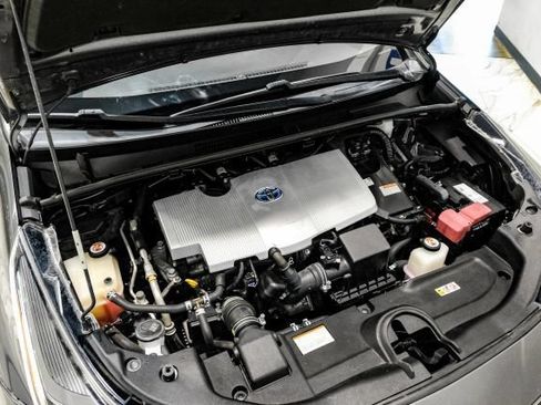 Used 2020 Toyota Prius LE FWD image 46