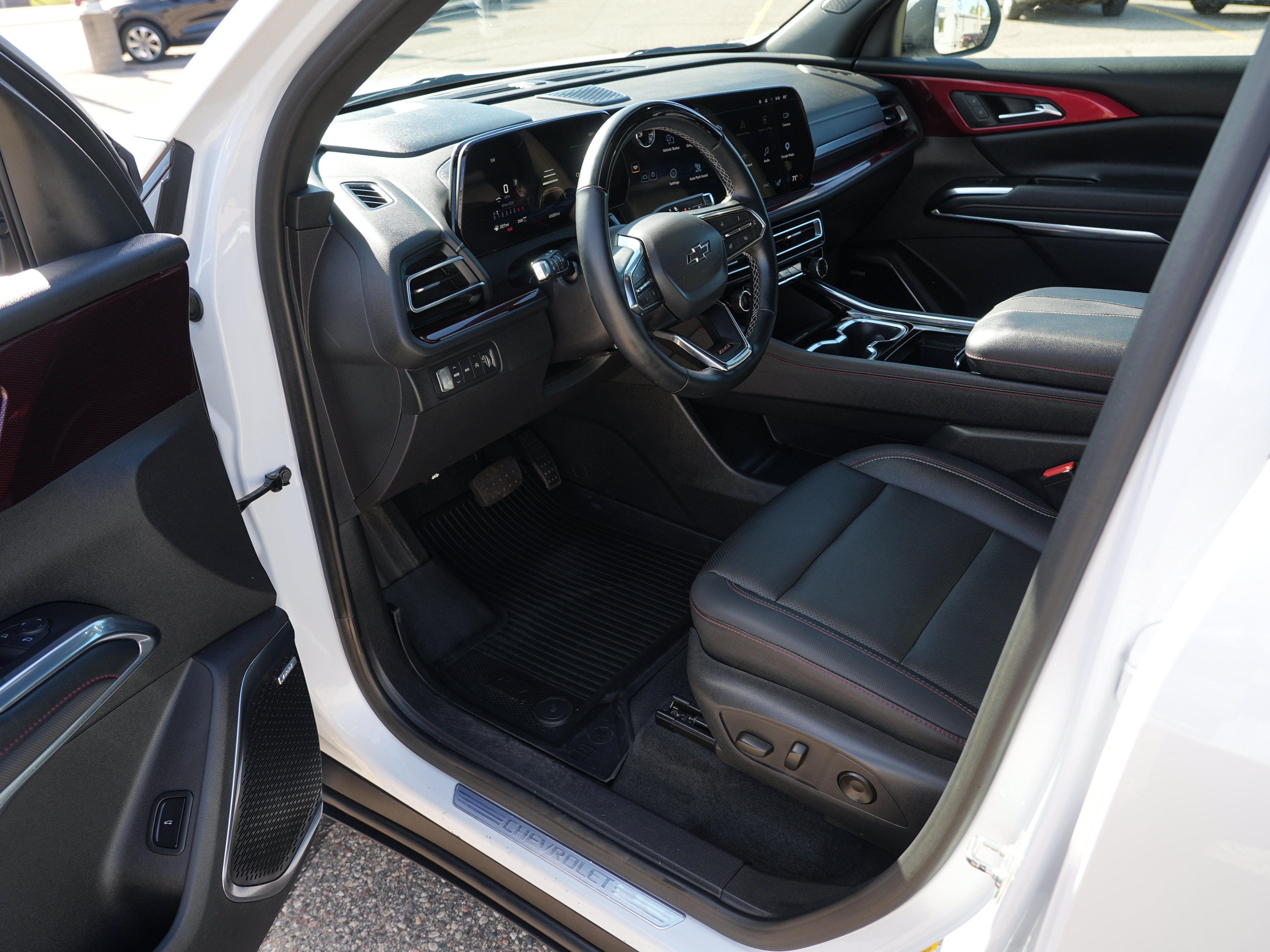Used 2024 Chevrolet Traverse Z71 w/ Enhanced Driving Package AWD/4WD image 15