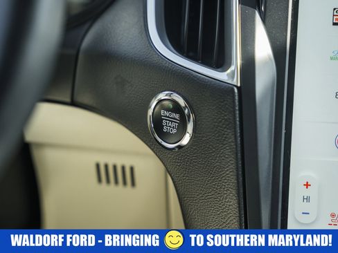 Used 2022 Ford Edge Titanium image 28