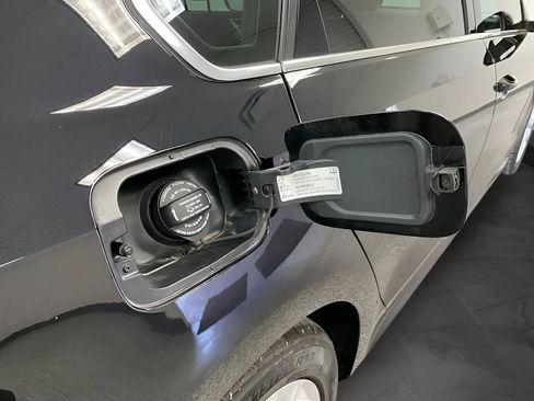 Used 2018 Volkswagen Passat 2.0T SE FWD image 29