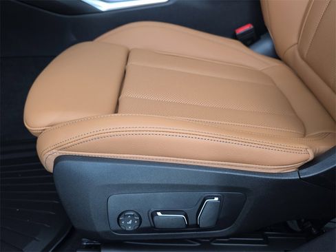 New 2026 BMW 330i xDrive Sedan w/ M Sport Package image 28