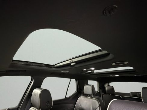 Used 2023 Chevrolet Traverse Premier w/ Redline Edition image 28