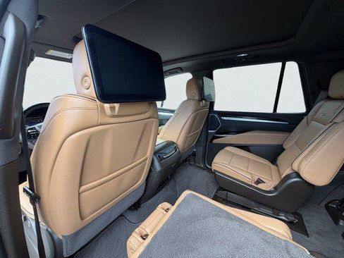 Used 2026 Cadillac Escalade Luxury w/ LPO, Radiant Package AWD/4WD image 21