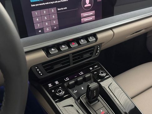 Used 2025 Porsche 911 Carrera image 26