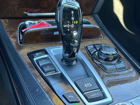 Used 2013 BMW 750i RWD image 23