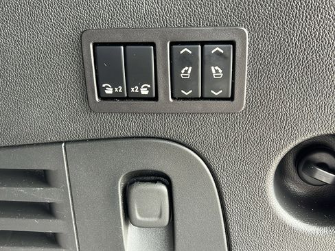 Used 2017 Cadillac Escalade Premium Luxury image 13