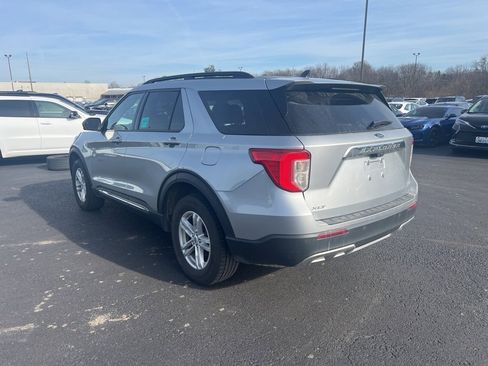 Used 2023 Ford Explorer XLT w/ Equipment Group 202A image 6
