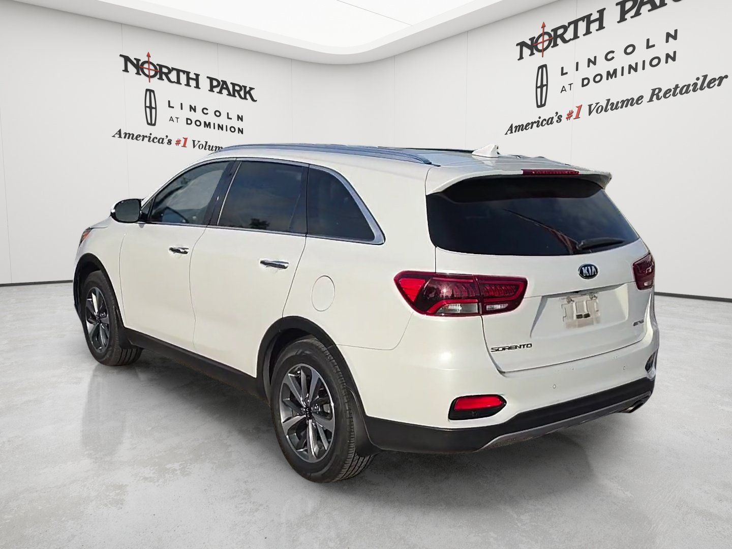Used 2019 Kia Sorento EX w/ EX Touring Package FWD image 3