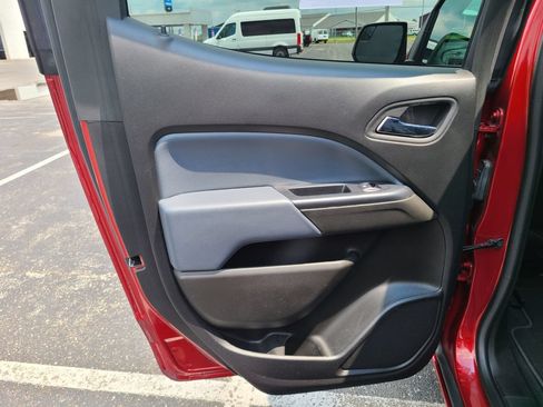 Used 2021 Chevrolet Colorado Z71 AWD/4WD image 16