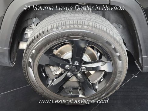 Used 2024 Jeep Grand Cherokee L Limited w/ Black Appearance Package AWD/4WD image 10