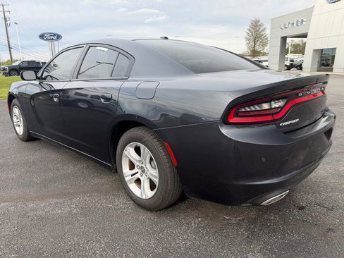 Used 2019 Dodge Charger SXT RWD image 3