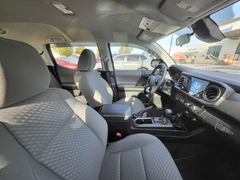Used 2022 Toyota Tacoma SR w/ SR Convenience Package image 8