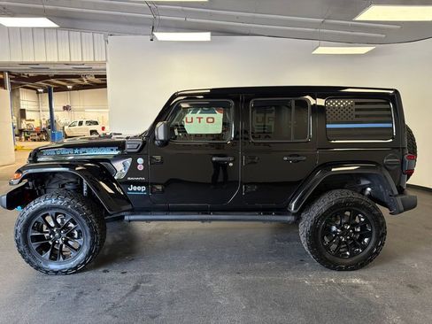 Used 2024 Jeep Wrangler Unlimited Sahara w/ Technology Group AWD/4WD image 5