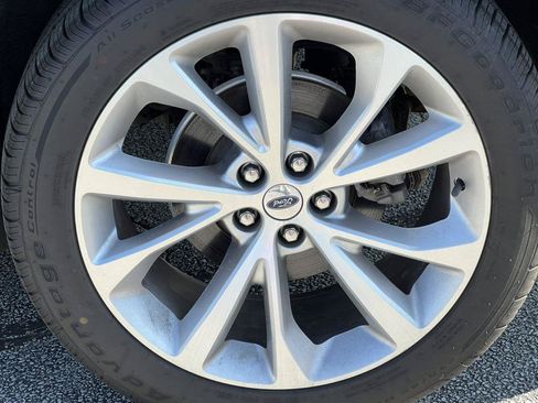Used 2022 Ford Explorer Platinum w/ Equipment Group 601A AWD/4WD image 13