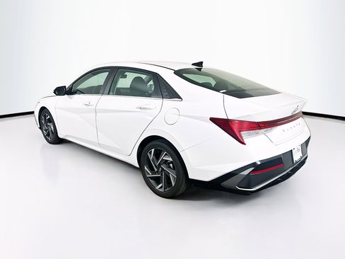 Used 2025 Hyundai Elantra SEL image 5