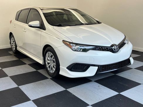 Used 2018 Toyota Corolla iM image 3