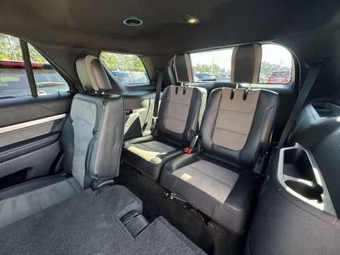 Used 2017 Ford Explorer XLT w/ Equipment Group 202A image 10