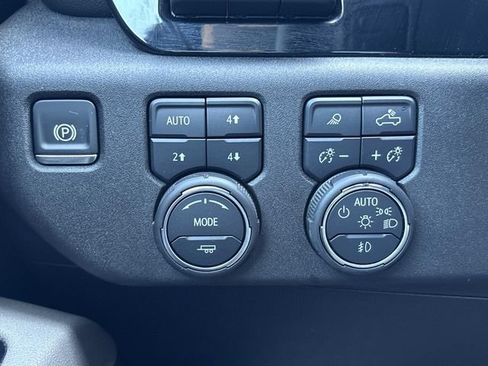 Used 2025 Chevrolet Silverado 2500 ZR2 w/ Technology Package AWD/4WD image 36