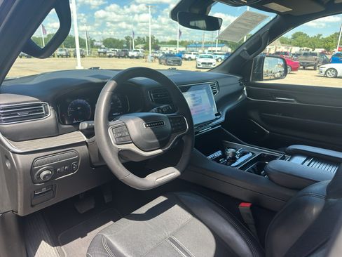 Used 2024 Jeep Wagoneer Series III AWD/4WD image 2