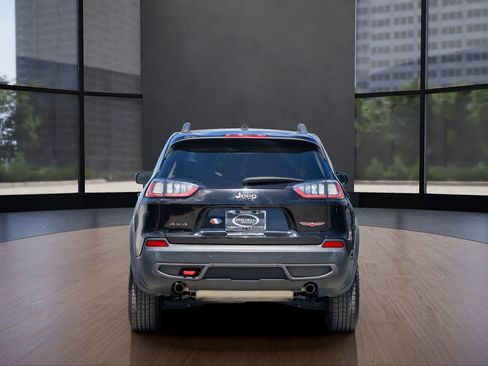 Used 2019 Jeep Cherokee Trailhawk image 3