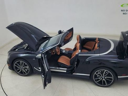 Used 2022 Bentley Continental GT AWD/4WD image 93