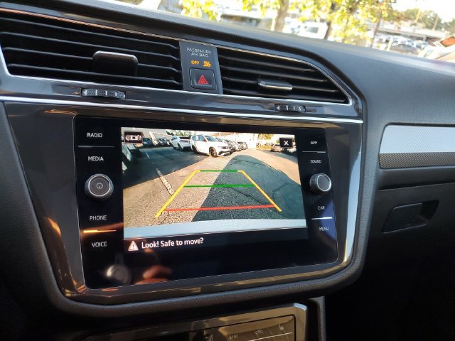Certified 2023 Volkswagen Tiguan SE R-Line FWD image 29