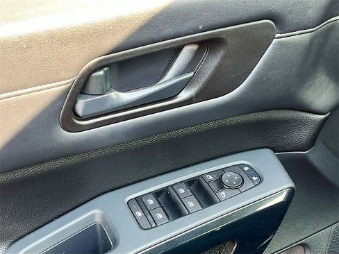 Used 2023 Nissan Pathfinder SV image 12