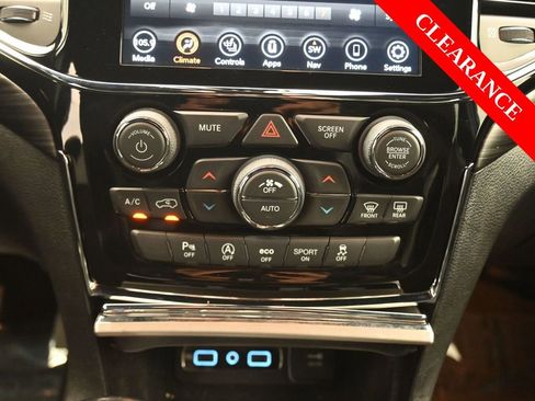 Used 2022 Jeep Grand Cherokee Laredo X image 33