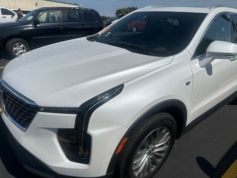 Used 2025 Cadillac XT4 Premium Luxury w/ Technology Package image 2