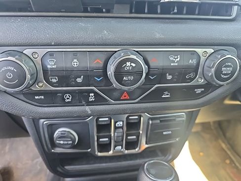 Used 2024 Jeep Wrangler Unlimited Sport w/ Convenience Group AWD/4WD image 9