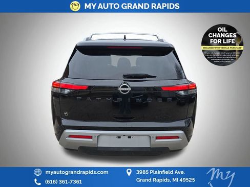 Used 2023 Nissan Pathfinder SL w/ Black Appearance Package AWD/4WD image 6
