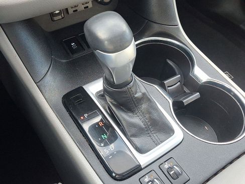 Used 2019 Toyota Highlander XLE w/ Carpet Mat Package (TMS) image 14