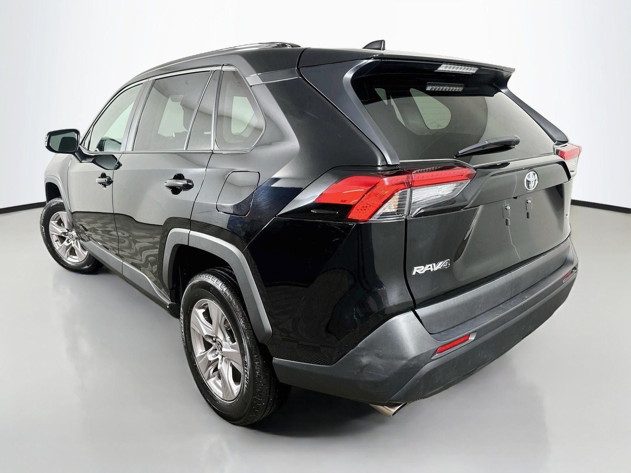 Used 2025 Toyota RAV4 XLE FWD image 5